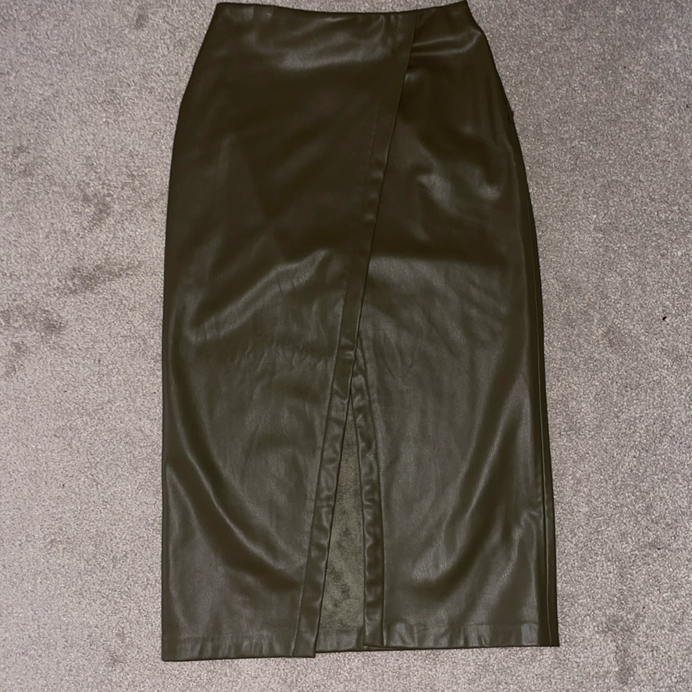 Zara Khaki FAUX LEATHER PENCIL SKIRT. Size XS